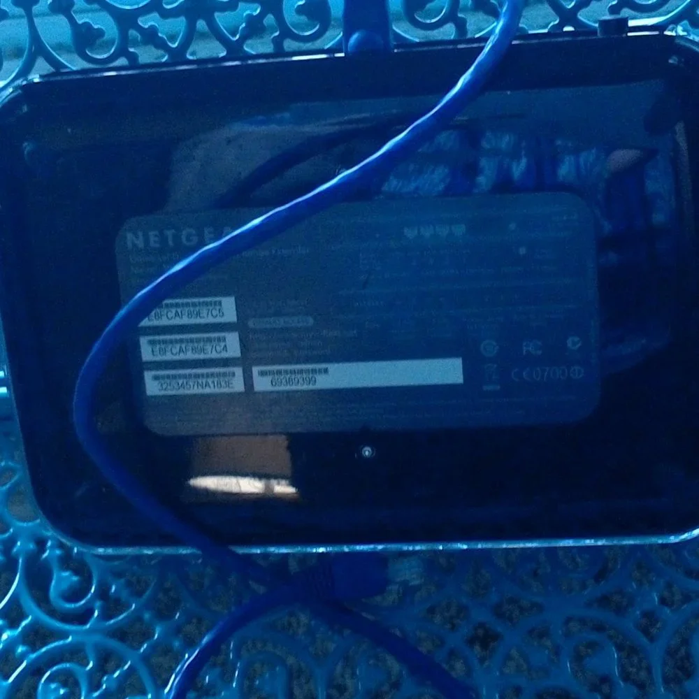 EUC NetGear WIFI Range extender with default access model number WN2500RP